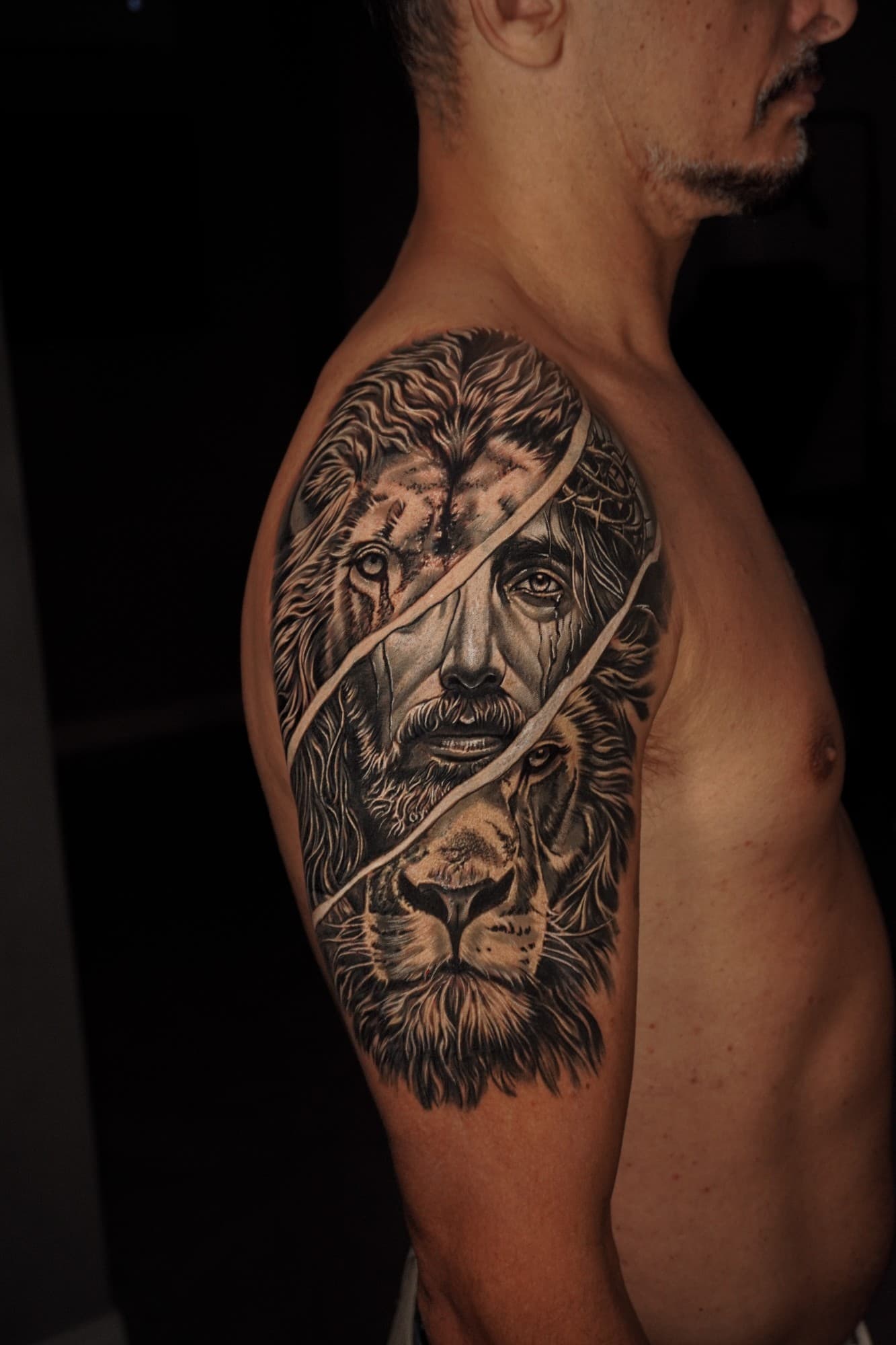 Lucas Maia, tatuador do ROW. Tattoo Studio