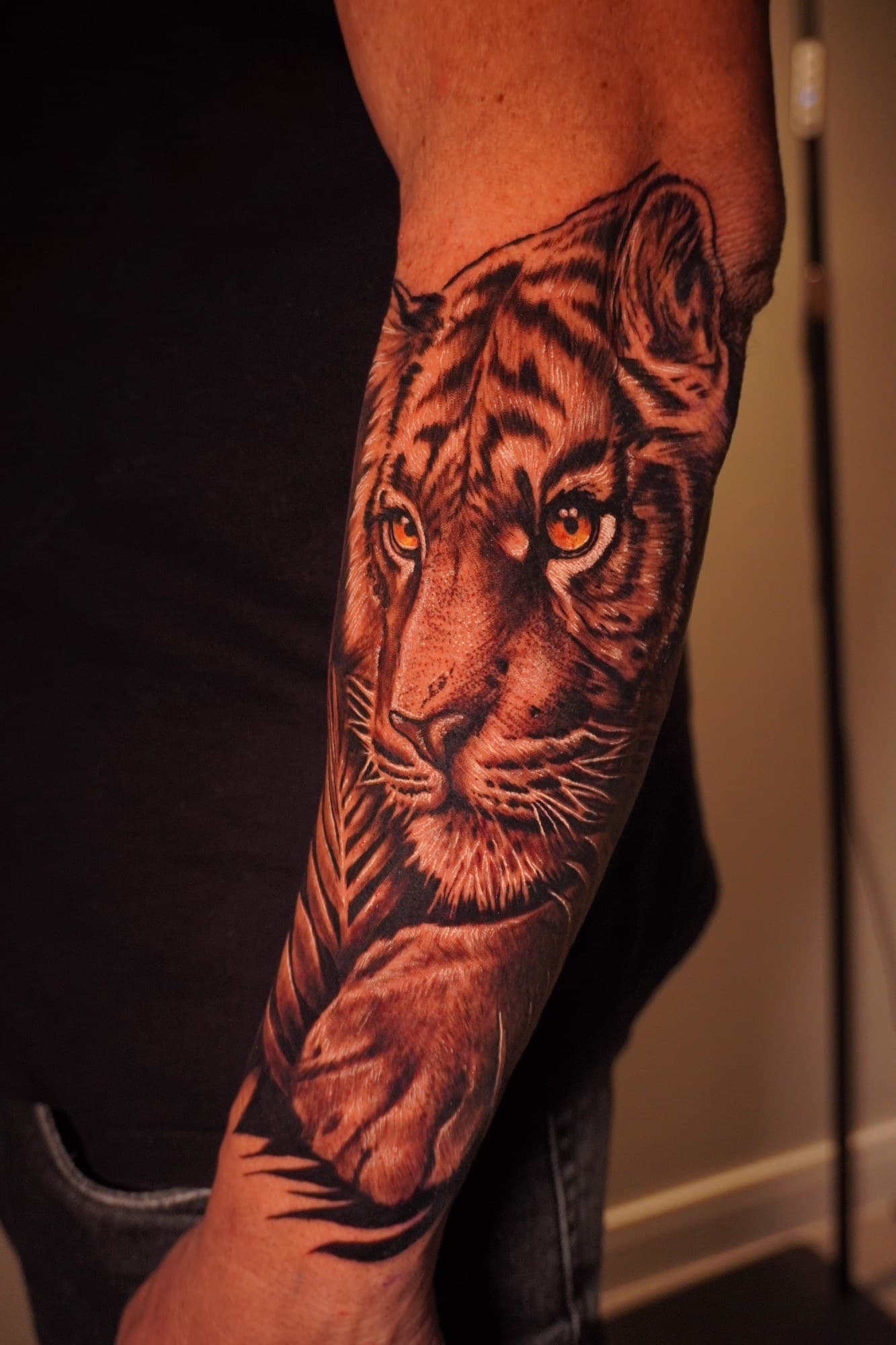 Renan Fournier, tatuador do ROW. Tattoo Studio